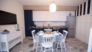 a kitchen with a table and chairs in a kitchen at Villa Klaudia - charming house in San Giorgio a Cremano