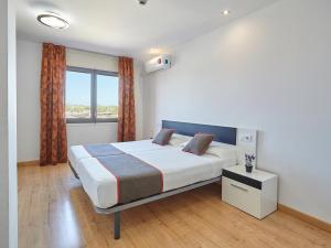 Postel nebo postele na pokoji v ubytování Hostal Mas Ferrer