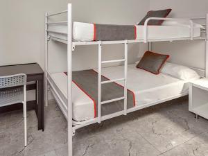 Postel nebo postele na pokoji v ubytování Hostal Mas Ferrer