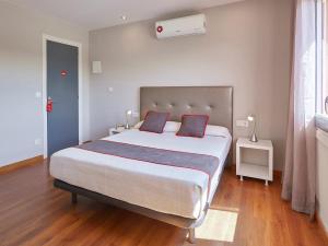 Postel nebo postele na pokoji v ubytování Hostal Mas Ferrer