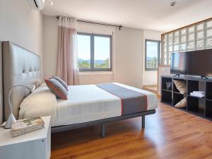 Postel nebo postele na pokoji v ubytování Hostal Mas Ferrer