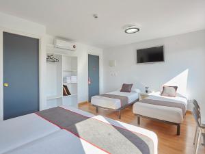 Postel nebo postele na pokoji v ubytování Hostal Mas Ferrer