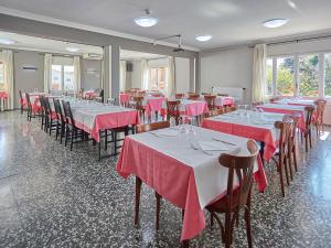Restaurace v ubytování Hostal Mas Ferrer