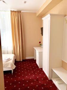Postel nebo postele na pokoji v ubytování Sergeev Hotel