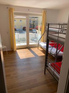 En eller flere senge i et værelse på SAINT TROPEZ by Europa-Park - EP Ticket Garantie