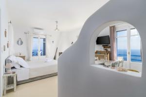 Gallery image of Heavenly Milos suites in Agia Kiriaki Beach