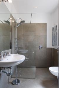 Kúpeľňa v ubytovaní Overseas - Appartamento Attico - Palazzo San Matteo