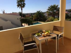 Afbeelding uit fotogalerij van VILLA EBER - independent 1 & 2 bedroom apartments, pool, air con, fast Wi-Fi, near old town of Albufeira and beaches in Albufeira