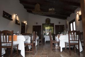 Reštaurácia alebo iné gastronomické zariadenie v ubytovaní Cefalicchio B&B