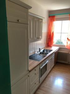 Η κουζίνα ή μικρή κουζίνα στο Kunterbunt Seehaus