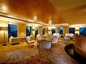 Ruang duduk di JS Luwansa Hotel & Convention Center