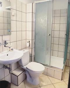 Koupelna v ubytování Hotel Julianów