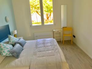 a bedroom with a large bed with a window at Il Miraggio in Fregene