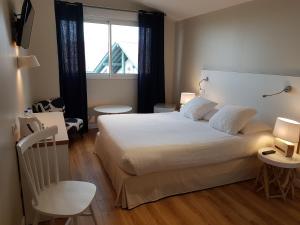 Hôtel Au Bon Coin客房内的一张或多张床位