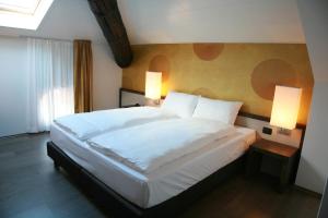 Ліжко або ліжка в номері Hotel Internazionale Bellinzona