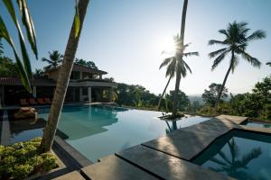 Tabula Rasa Resort & Spa内部或周边的泳池