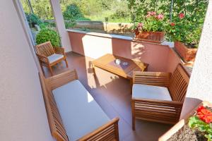 a balcony with two chairs and a table and chairs at Apartmani Natali in Zadar