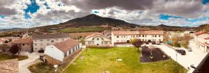 A general mountain view or a mountain view taken from Az apartmant