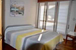 A bed or beds in a room at Apartamentos Montejurra