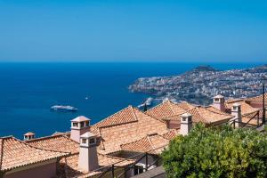 Afbeelding uit fotogalerij van Balancal Apartments and Villas Palheiro Village in Funchal