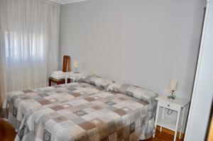 A bed or beds in a room at Apartamentos Montejurra