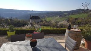 a table and chairs with a view of a field at Gite Chez Monique in Baubigny