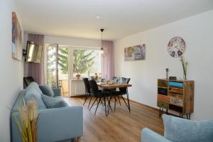 a living room with a blue couch and a table at Ferienwohnung Seenah in Gunzenhausen