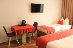 Postel nebo postele na pokoji v ubytování Hotel Alpenland