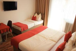 Postel nebo postele na pokoji v ubytování Hotel Alpenland