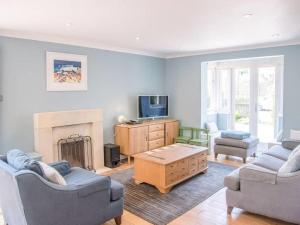 a living room with two couches and a tv at Suilven Holiday Let in Aldeburgh