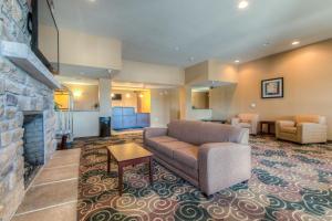Cucina o angolo cottura di Cobblestone Inn & Suites - Wray