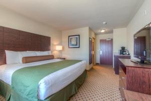 Letto o letti in una camera di Cobblestone Inn & Suites - Wray