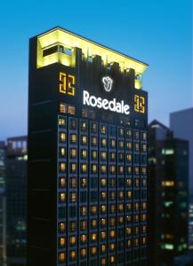 香港的住宿－香港珀麗酒店，建筑上标有玫瑰花标志