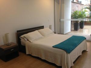 Postel nebo postele na pokoji v ubytování Moderatto Suites