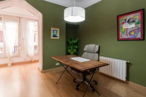 a dining room with a table and a chair at Big Flat at center of Valencia. WIFI in Valencia