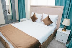 Tempat tidur dalam kamar di Sunday Hotel Baku