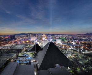 Nespecifikovaný výhled na destinaci Las Vegas nebo výhled na město při pohledu z rezortu