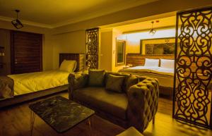 Postel nebo postele na pokoji v ubytování Fidanoglu Suite Hotel