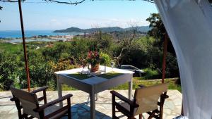 Foto dalla galleria di Green Hill House a Alykes