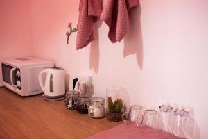 Exodus Hostel & Dive Center的咖啡和沏茶工具
