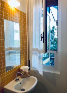 Bilik mandi di Florence Libertà apartment with balcony +45 gambar