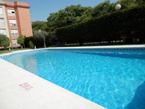 The swimming pool at or close to Apartamentos Vértice Bib Rambla
