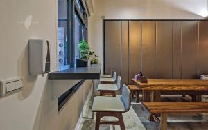Uma TV ou centro de entretenimento em Wujie Childlike B&B