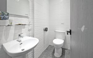 Um banheiro em Wujie Childlike B&B