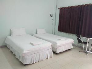 Postel nebo postele na pokoji v ubytování Sangthong Building