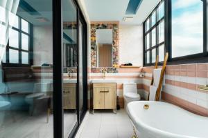 Ein Badezimmer in der Unterkunft 墾丁宜庭海景親子民宿