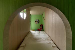 Ein Bett oder Betten in einem Zimmer der Unterkunft 墾丁宜庭海景親子民宿