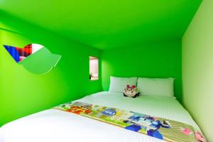 Postelja oz. postelje v sobi nastanitve 松楓親子民宿Songfeng Family B&B