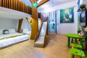 Postelja oz. postelje v sobi nastanitve 松楓親子民宿Songfeng Family B&B