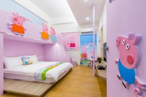 Postelja oz. postelje v sobi nastanitve 松楓親子民宿Songfeng Family B&B
